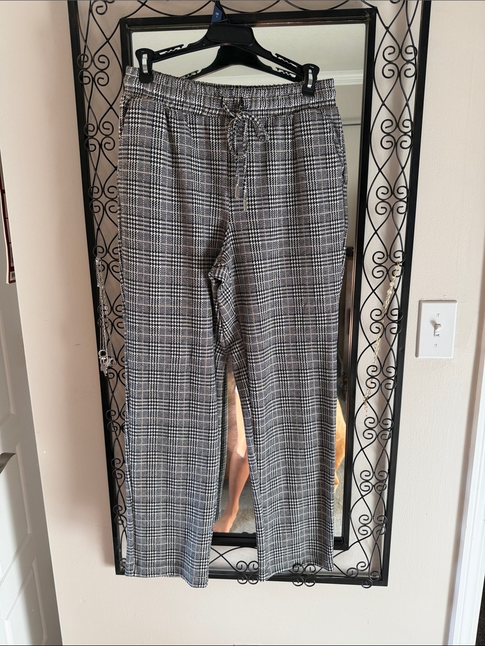 Women’s Plaid Drawstring Pants - Black & Gray